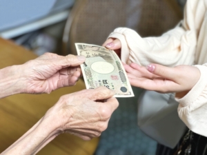 代わりに親がお金を受け取るのはアリ？贈与にならないパターンとは？